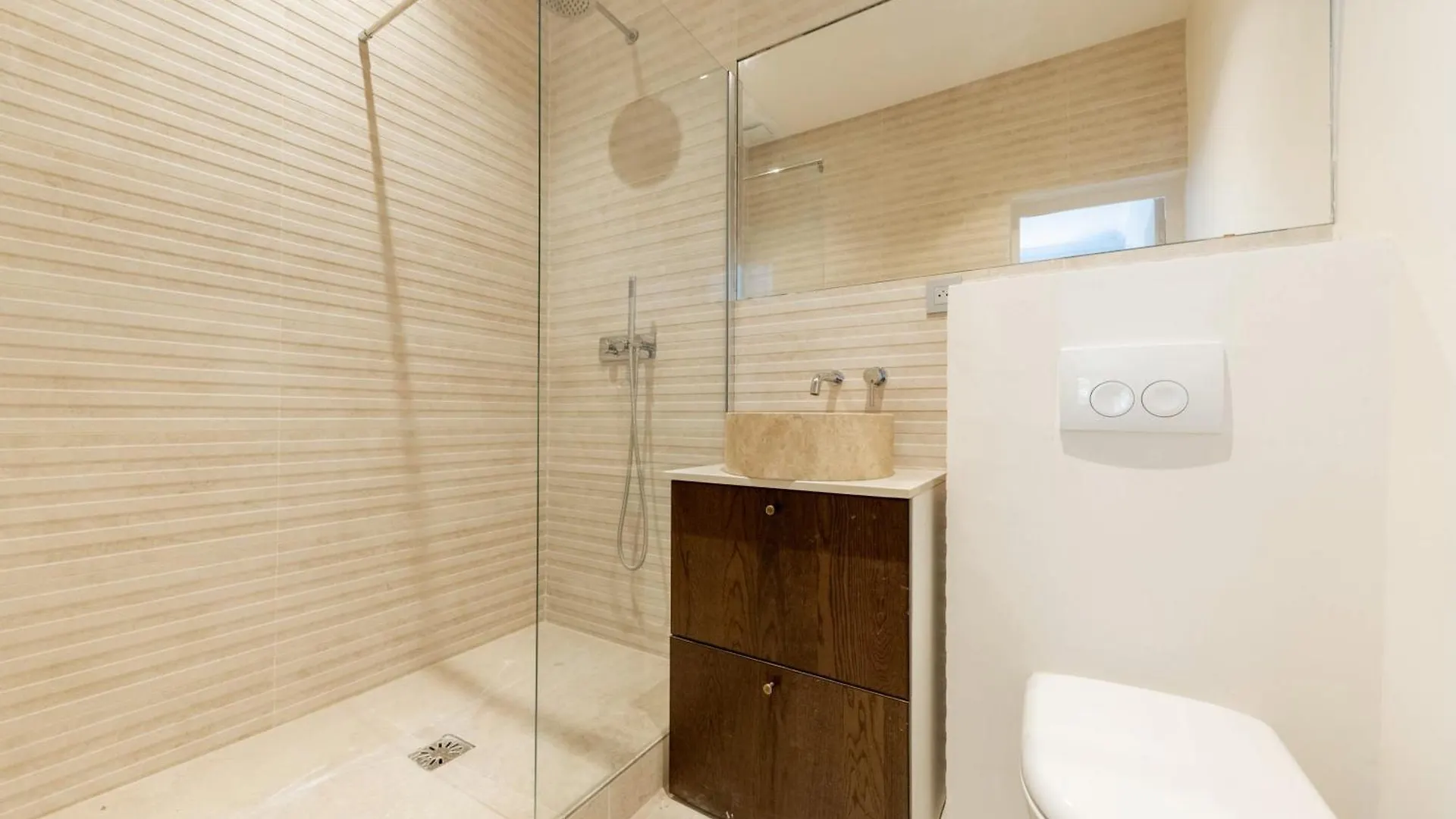 Luxury 3 Bedrooms - 3 Bathrooms - Ac - Montmartre - Opera Paris Apartment